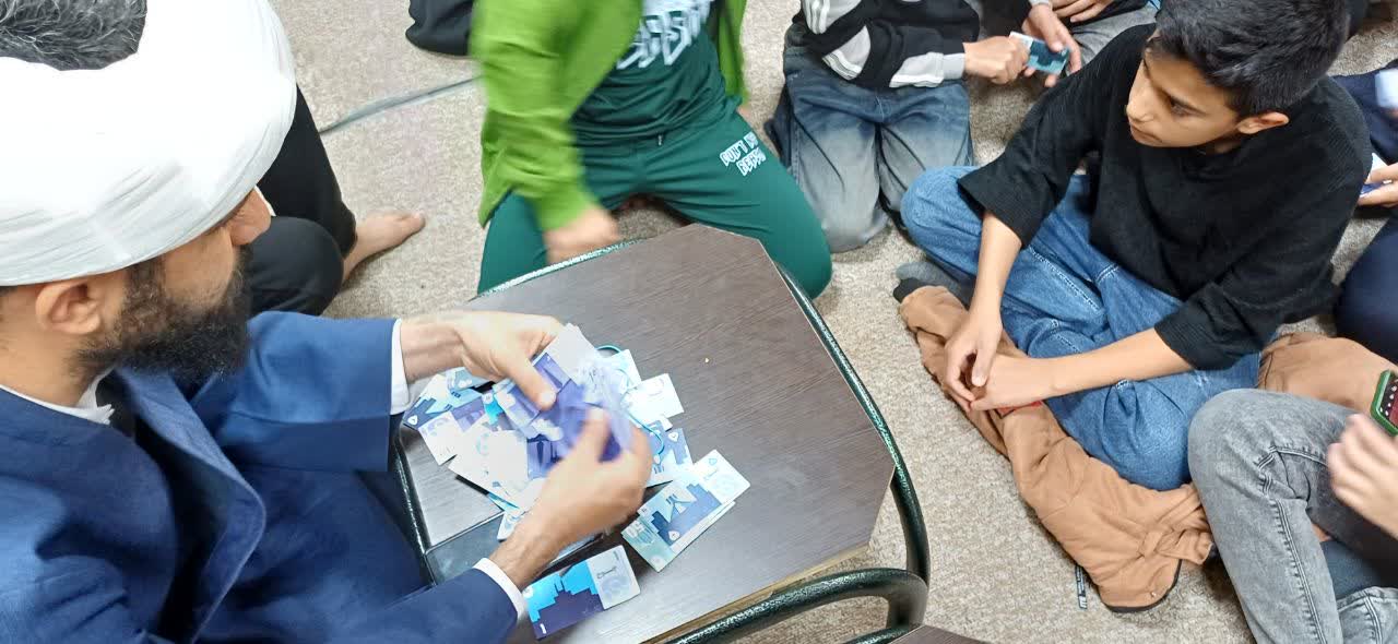 برگزاری کارسوق مزایده برای کلاس هفتمی ها