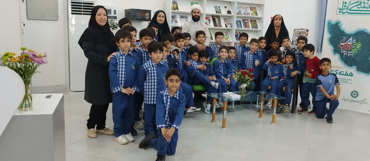 بازدید از کتابخانه به مناسبت هفته کتابخانه