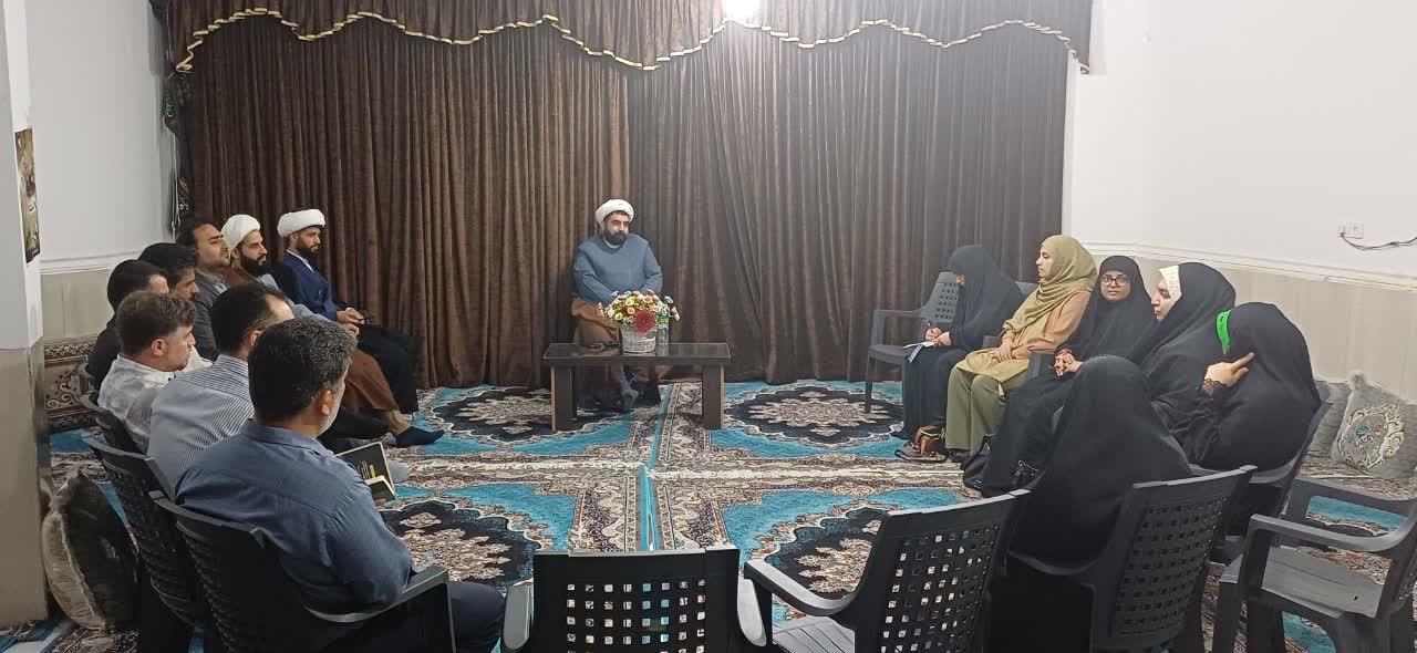 جلسه والدین با مدیر ادبستان و کادر اجرایی ادبستان