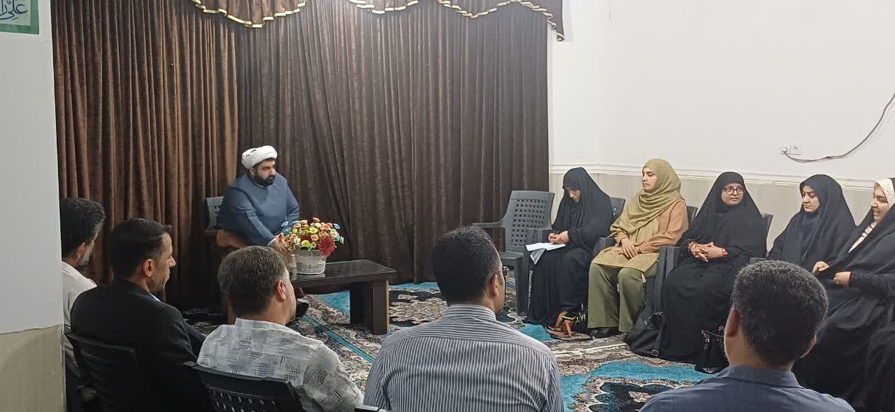 جلسه والدین با مدیر ادبستان و کادر اجرایی ادبستان