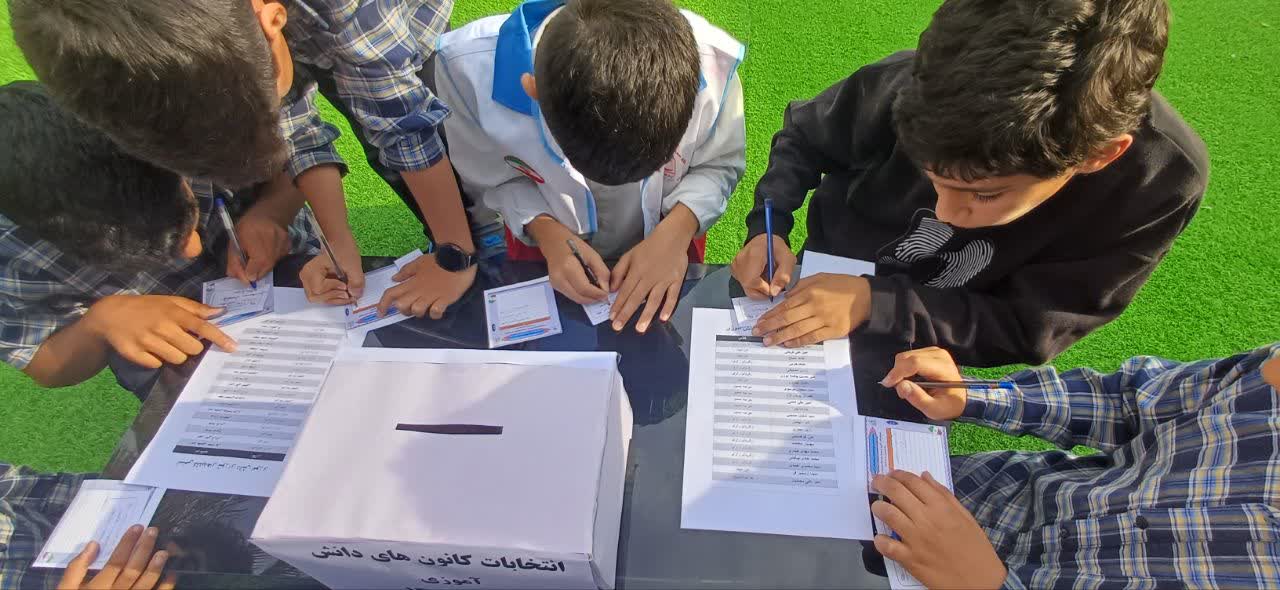 رای گیری شورای دانش آموزی ادبستان فرزندان سلیمانی